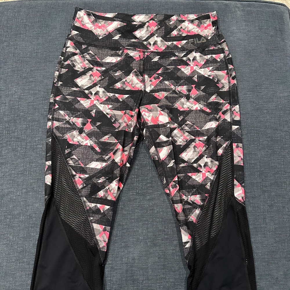 Women's cropped workout leggings